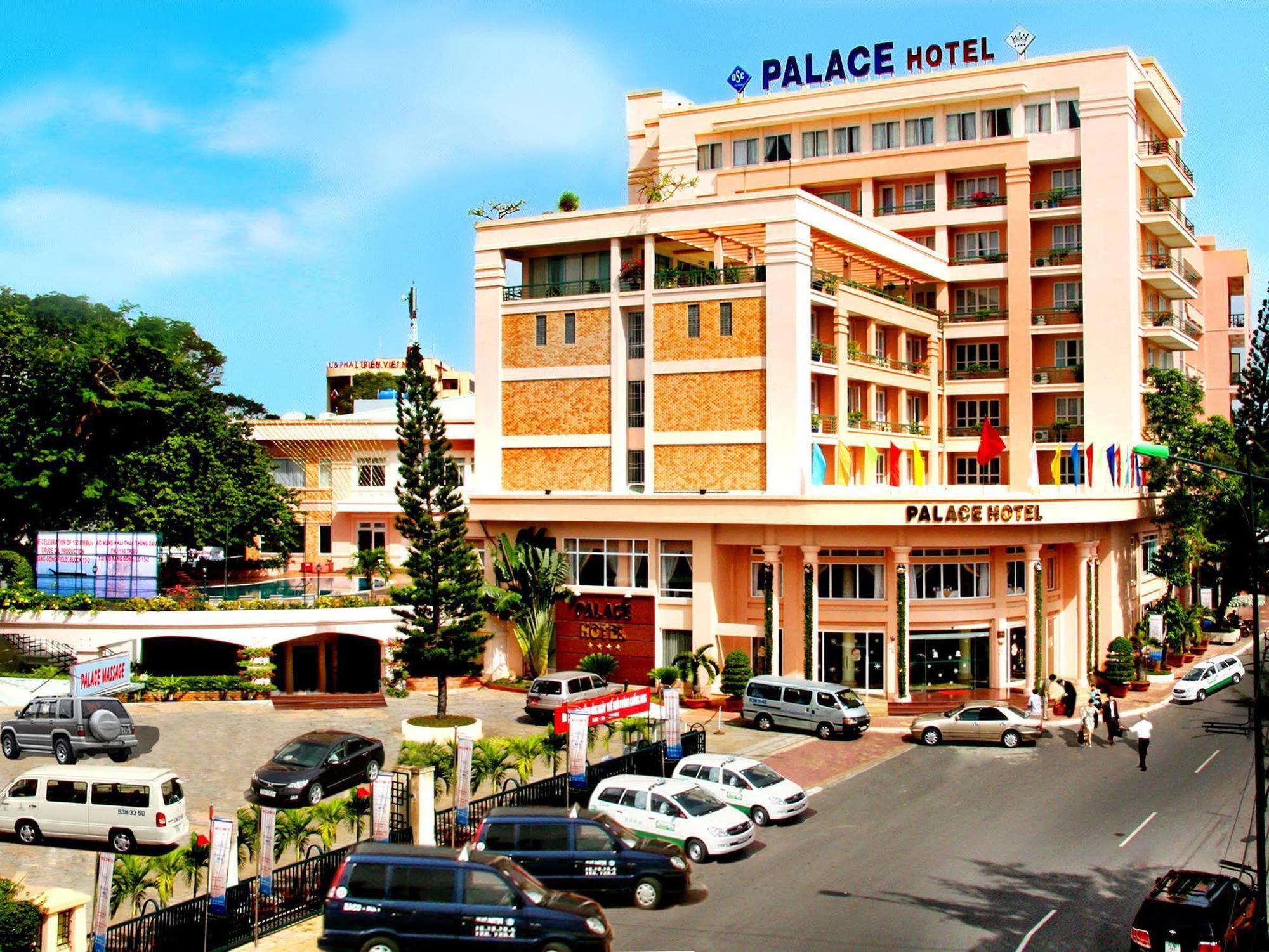 Отель Palace 4*